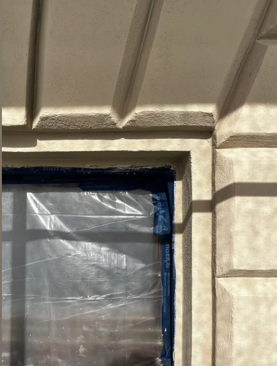 Bosaje și ancadrament în tencuială