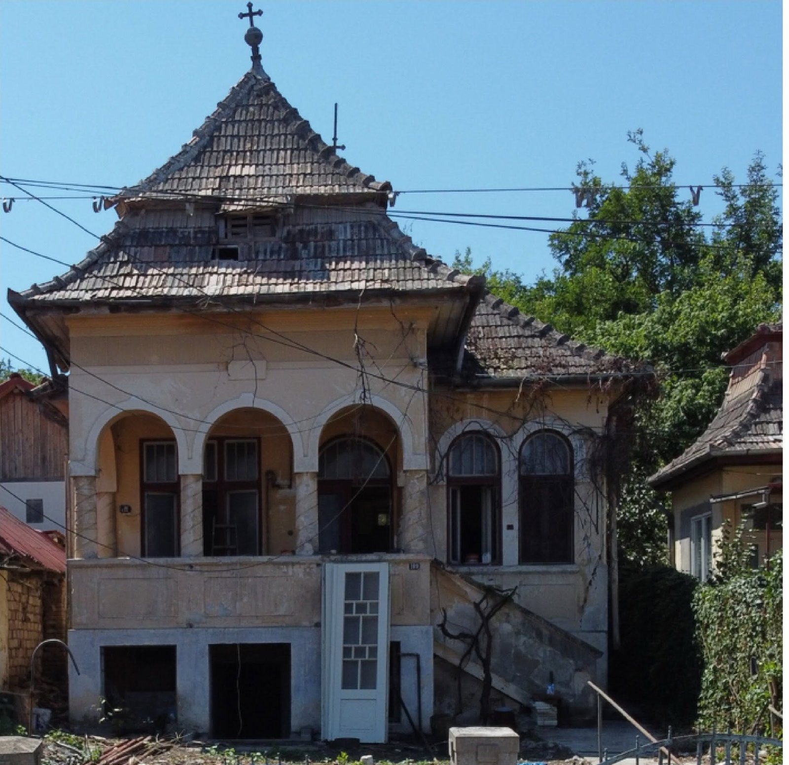 Casa de pe strada Traian, cu pridvorul cu arcade